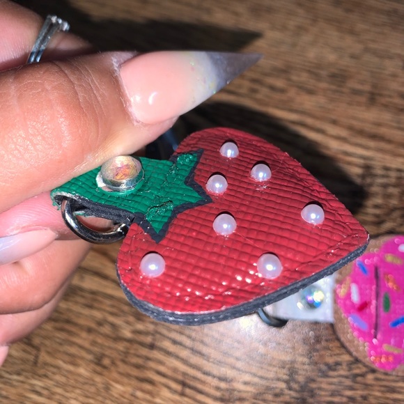 Hand painted key chain - Picture 3 of 4